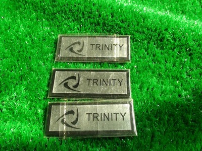 專業(yè)訂制家具銘牌、胸章標(biāo)牌與機(jī)械電鍍金屬標(biāo)牌——蒼南縣廣燕標(biāo)牌工藝廠深度解析