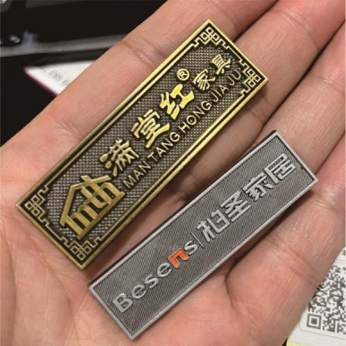 銘牌定制 從自粘木門窗到金屬鋁標牌，打造專屬家具標識